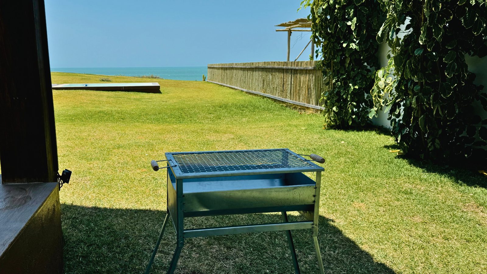 Jardim com vista para o mar
